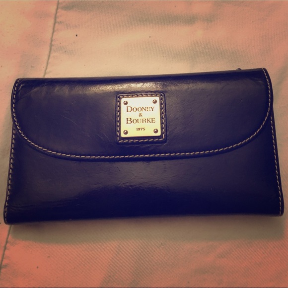 Dooney & Bourke Handbags - Dooney & Bourke Wallet